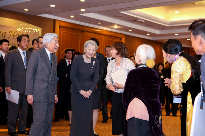 Nhật hoàng và hoàng hậu gặp gỡ gia đình cựu quân nhân Nhật ở Việt Nam ảnh 5