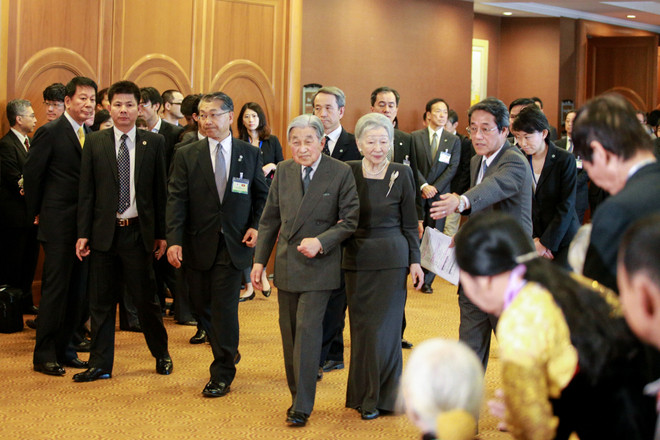 Nhật hoàng và hoàng hậu gặp gỡ gia đình cựu quân nhân Nhật ở Việt Nam ảnh 3