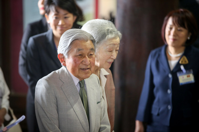 Hàng trăm người dân chào đón Nhật hoàng và Hoàng hậu đến thăm Văn Miếu ảnh 5