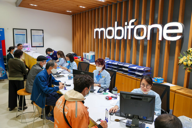 Hối hả đi làm SIM chính chủ trong ngày đầu khóa 1 chiều thuê bao ảnh 3