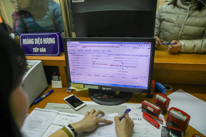 [Photo] Vắng vẻ trong ngày đầu tổ chức đăng ký xe máy điện ảnh 11