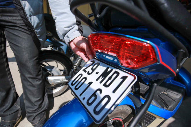 [Photo] Vắng vẻ trong ngày đầu tổ chức đăng ký xe máy điện ảnh 15