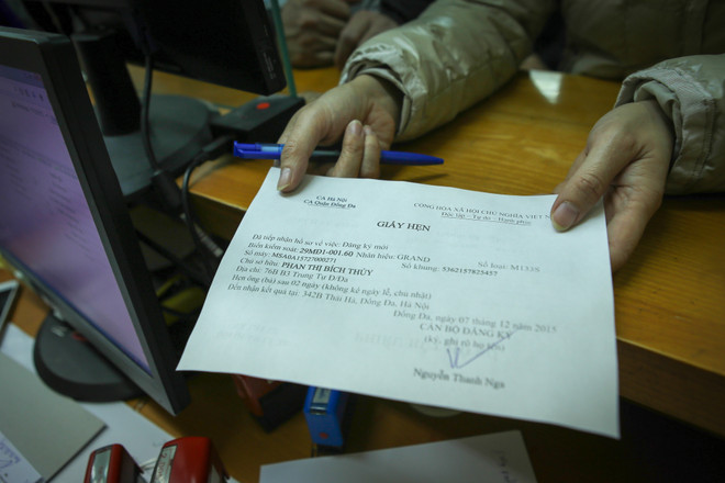 [Photo] Vắng vẻ trong ngày đầu tổ chức đăng ký xe máy điện ảnh 13