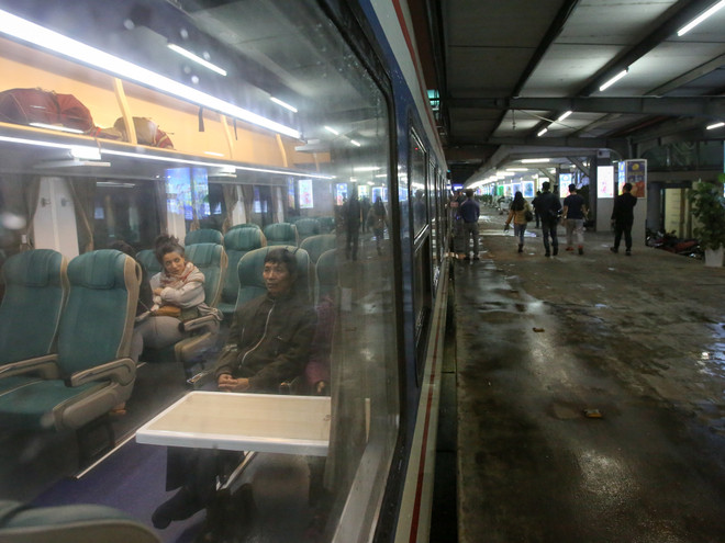 Ghi trên chuyến tàu cuối cùng chạy xuyên đêm Giao thừa Bắc-Nam ảnh 3