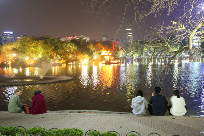 Hồ Gươm bình yên trước thời khắc Giao thừa năm Mậu Tuất ảnh 7