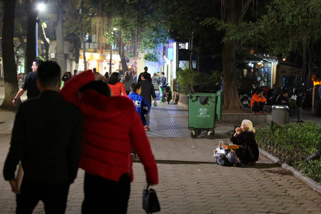 Hồ Gươm bình yên trước thời khắc Giao thừa năm Mậu Tuất ảnh 15