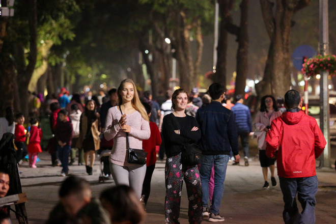 Hồ Gươm bình yên trước thời khắc Giao thừa năm Mậu Tuất ảnh 13