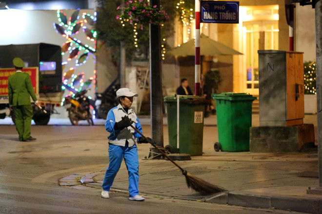 Hồ Gươm bình yên trước thời khắc Giao thừa năm Mậu Tuất ảnh 14