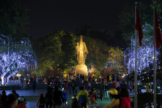 Hồ Gươm bình yên trước thời khắc Giao thừa năm Mậu Tuất ảnh 8