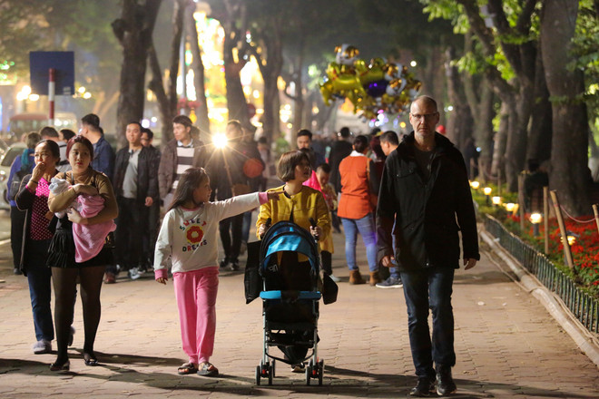 Hồ Gươm bình yên trước thời khắc Giao thừa năm Mậu Tuất ảnh 9