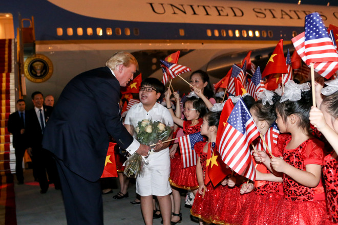 Nhìn lại 2 ngày của Tổng thống Hoa Kỳ Donald Trump tại Hà Nội ảnh 4