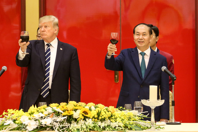 Nhìn lại 2 ngày của Tổng thống Hoa Kỳ Donald Trump tại Hà Nội ảnh 7