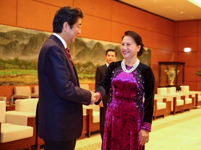 Những hình ảnh ấn tượng về chuyến thăm Việt Nam của Thủ tướng Abe ảnh 7