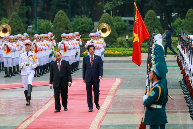 Những hình ảnh ấn tượng về chuyến thăm Việt Nam của Thủ tướng Abe ảnh 2