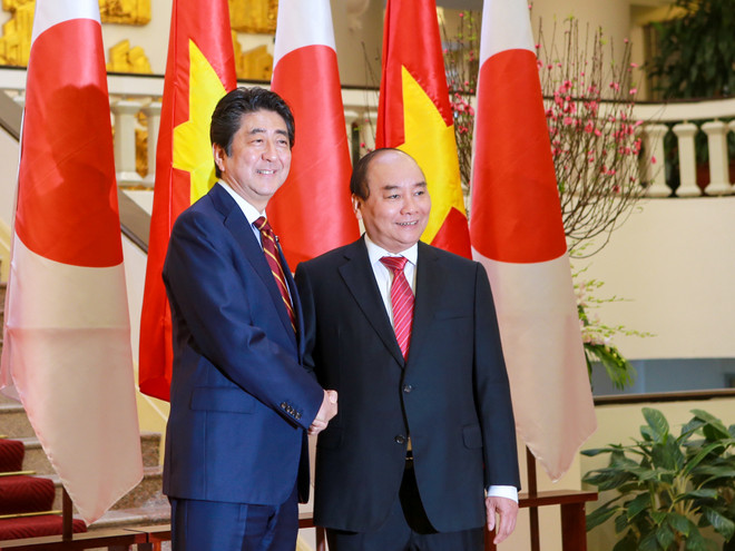 Những hình ảnh ấn tượng về chuyến thăm Việt Nam của Thủ tướng Abe ảnh 3