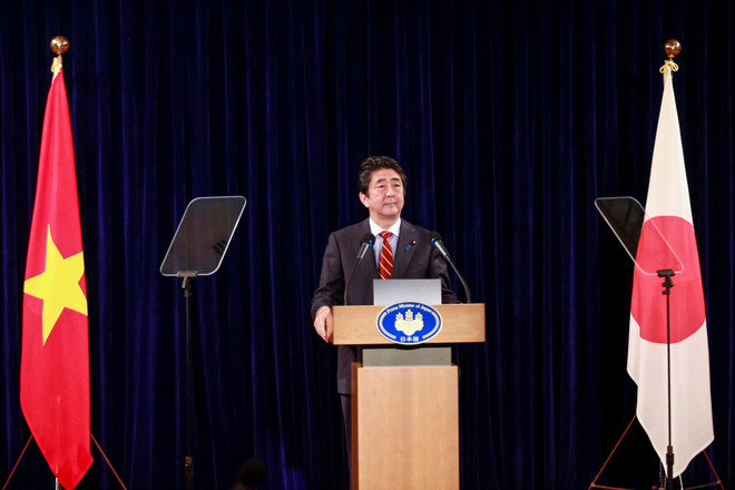 Những hình ảnh ấn tượng về chuyến thăm Việt Nam của Thủ tướng Abe ảnh 10