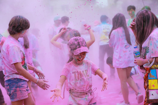 Trai xinh gái đẹp Hà Nội tưng bừng với lễ hội bột màu Color Me Run ảnh 17