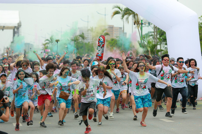 Trai xinh gái đẹp Hà Nội tưng bừng với lễ hội bột màu Color Me Run ảnh 13