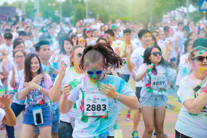 Trai xinh gái đẹp Hà Nội tưng bừng với lễ hội bột màu Color Me Run ảnh 3
