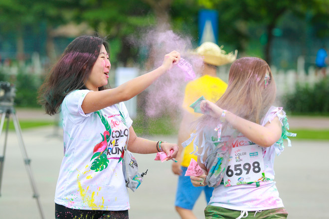 Trai xinh gái đẹp Hà Nội tưng bừng với lễ hội bột màu Color Me Run ảnh 11