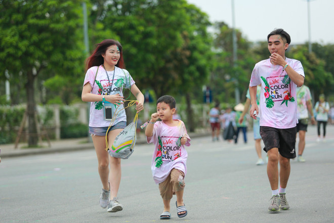 Trai xinh gái đẹp Hà Nội tưng bừng với lễ hội bột màu Color Me Run ảnh 16