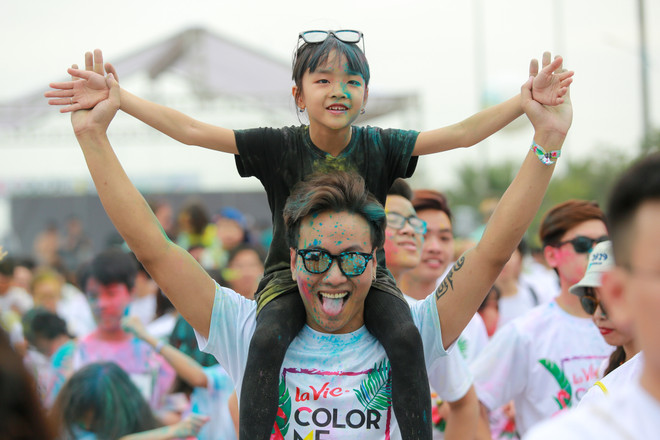 Trai xinh gái đẹp Hà Nội tưng bừng với lễ hội bột màu Color Me Run ảnh 10