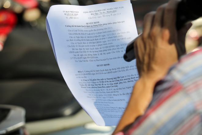 Hà Nội: Cưỡng chế phá dỡ các công trình vi phạm tại mương Nghĩa Đô ảnh 3