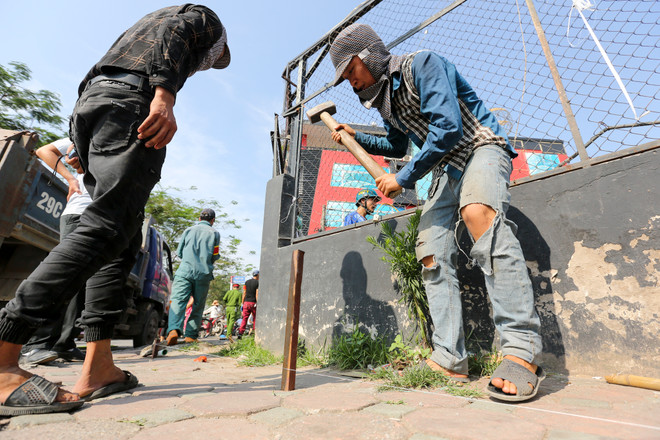 Hà Nội: Cưỡng chế phá dỡ các công trình vi phạm tại mương Nghĩa Đô ảnh 7