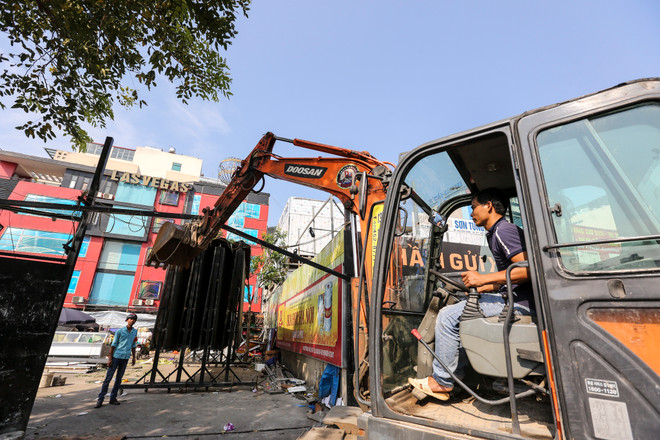 Hà Nội: Cưỡng chế phá dỡ các công trình vi phạm tại mương Nghĩa Đô ảnh 2