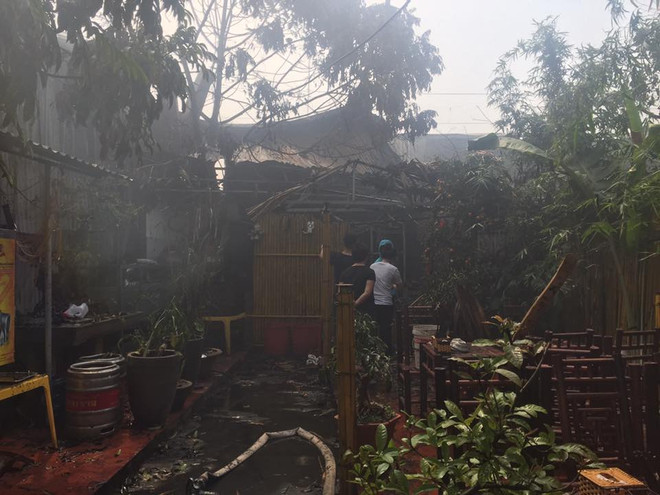 Hà Nội: Đám cháy lớn thiêu rụi nhiều cửa hàng tại khu vực Triều Khúc ảnh 1