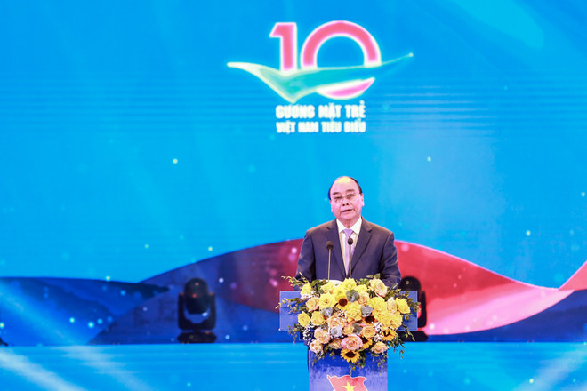 Chủ tịch nước Nguyễn Xuân Phúc phát biểu tại sự kiện. (Ảnh: PV/Vietnam+) Tôn vinh các gương mặt trẻ Việt Nam tiêu biểu năm 2021 ảnh 2