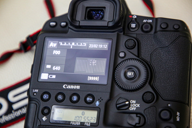 Chi tiết EOS-1D X Mark III: Bình cũ nhưng rượu mới của gia đình Canon ảnh 3