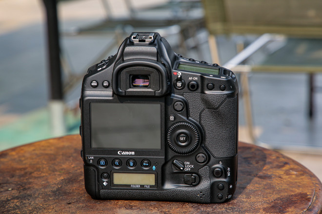 Chi tiết EOS-1D X Mark III: Bình cũ nhưng rượu mới của gia đình Canon ảnh 9