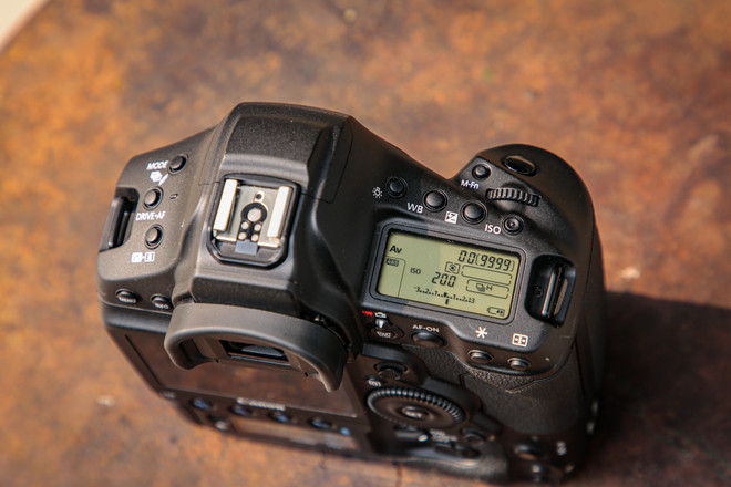 Chi tiết EOS-1D X Mark III: Bình cũ nhưng rượu mới của gia đình Canon ảnh 12
