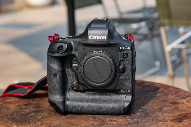 Chi tiết EOS-1D X Mark III: Bình cũ nhưng rượu mới của gia đình Canon ảnh 1