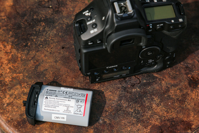 Chi tiết EOS-1D X Mark III: Bình cũ nhưng rượu mới của gia đình Canon ảnh 15