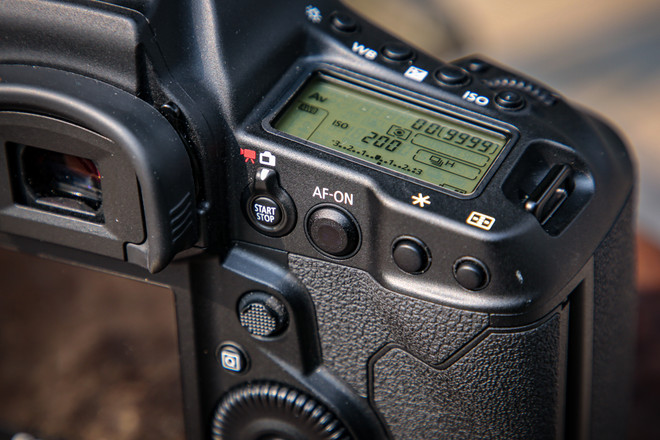 Chi tiết EOS-1D X Mark III: Bình cũ nhưng rượu mới của gia đình Canon ảnh 2