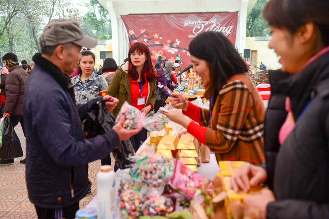 Phiên chợ Tết đặc biệt không mất tiền mua hàng ở Thủ đô ảnh 5
