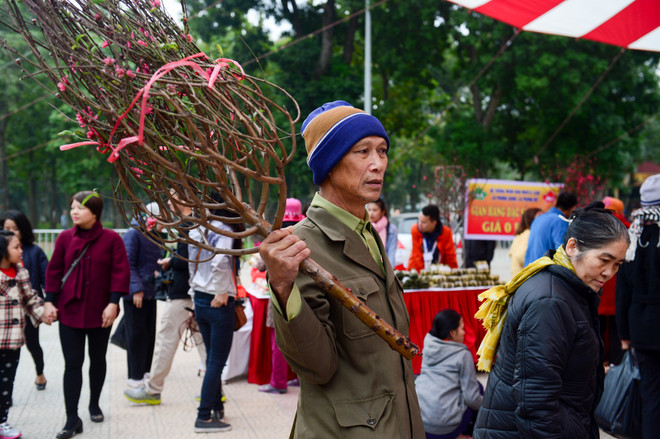 Phiên chợ Tết đặc biệt không mất tiền mua hàng ở Thủ đô ảnh 9