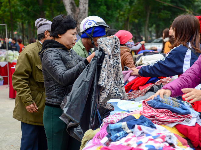 Phiên chợ Tết đặc biệt không mất tiền mua hàng ở Thủ đô ảnh 8