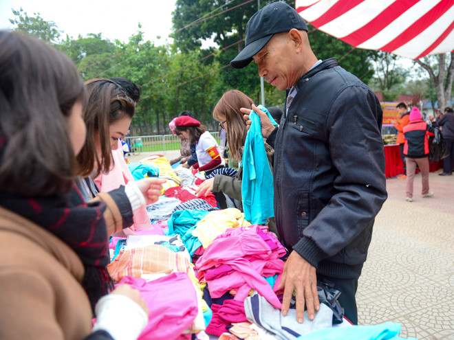 Phiên chợ Tết đặc biệt không mất tiền mua hàng ở Thủ đô ảnh 2