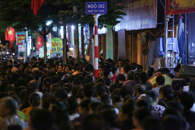 Hàng vạn người dân Hà Nội ngồi kín đường dự lễ Vu lan chùa Phúc Khánh ảnh 8