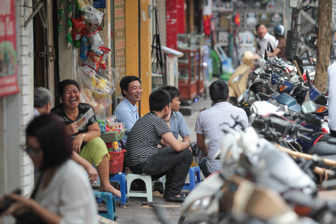 Tình trạng lấn chiếm vỉa hè tái diễn trên nhiều tuyến phố của Hà Nội ảnh 11