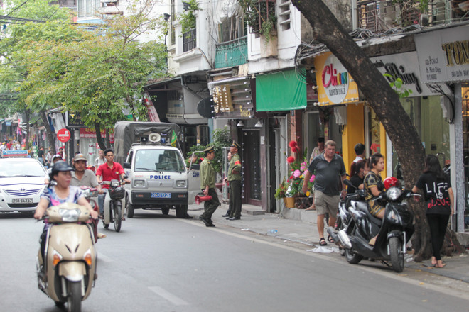 Tình trạng lấn chiếm vỉa hè tái diễn trên nhiều tuyến phố của Hà Nội ảnh 5