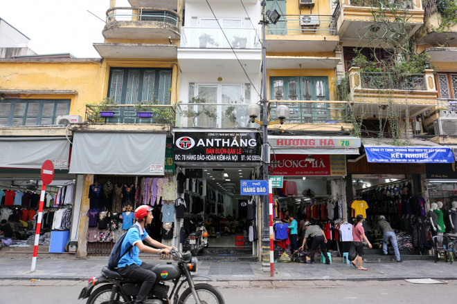 Tình trạng lấn chiếm vỉa hè tái diễn trên nhiều tuyến phố của Hà Nội ảnh 3