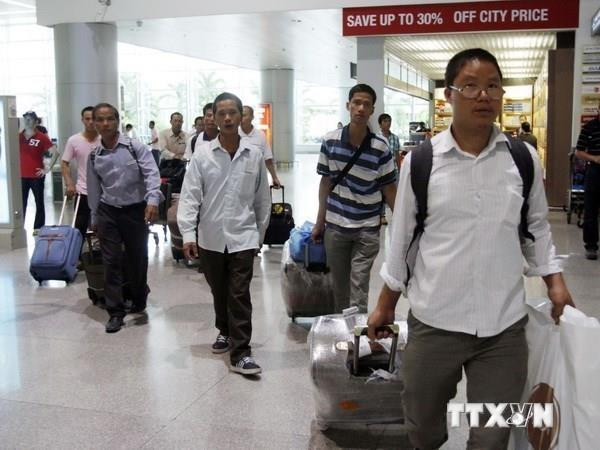 Lao động Việt Nam đi làm việc ở nước ngoài. (Ảnh minh họa: TTXVN) Các bạn trẻ cần chuẩn bị gì trước khi sang Nhật Bản làm việc? ảnh 3