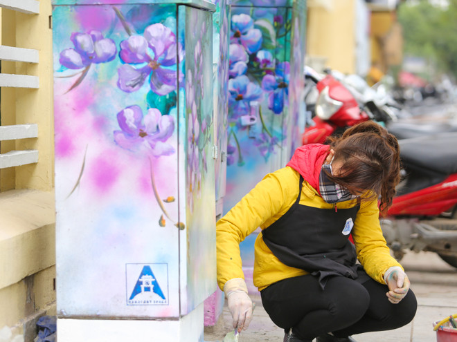 Thay 'áo' mới cho những bốt điện 'vô hồn' ở Hà Nội ảnh 13