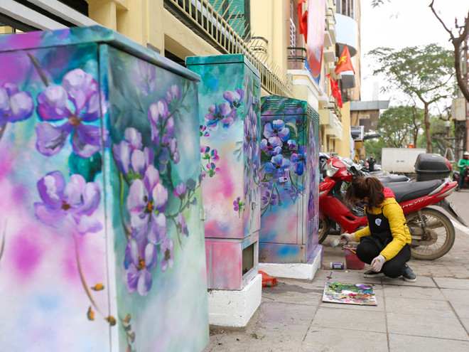 Thay 'áo' mới cho những bốt điện 'vô hồn' ở Hà Nội ảnh 16