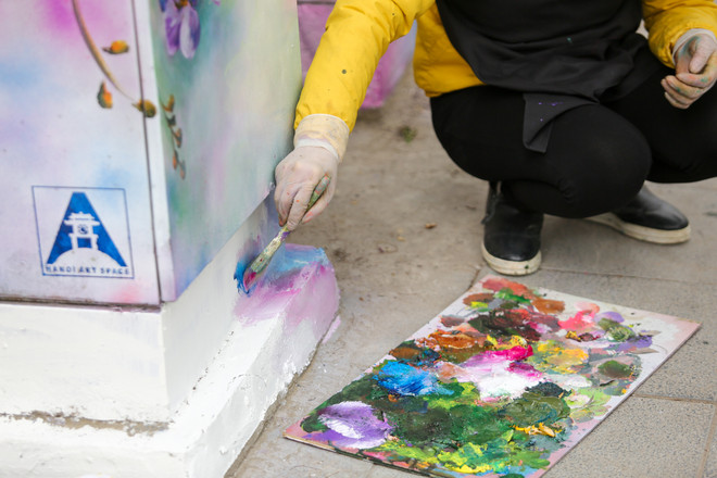 Thay 'áo' mới cho những bốt điện 'vô hồn' ở Hà Nội ảnh 12