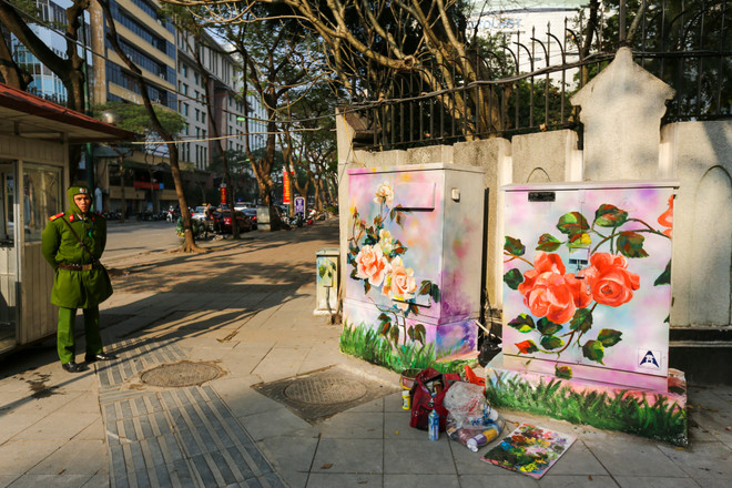 Thay 'áo' mới cho những bốt điện 'vô hồn' ở Hà Nội ảnh 5